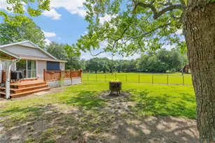 604 Lee Ave, Anahuac, TX 77514 - Photo 14