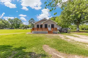 604 Lee Ave, Anahuac, TX 77514 - Photo 2