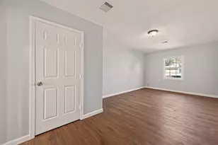 6058 Glenhurst Dr, Houston, TX 77033 - Photo 12