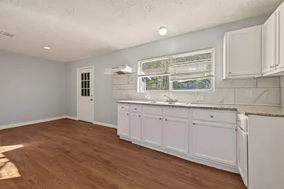 6058 Glenhurst Drive, Houston, TX 77033 - Photo 4