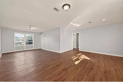 6058 Glenhurst Drive, Houston, TX 77033 - Photo 6