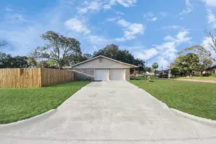 13103 Suzanne St, Stafford, TX 77477 - Photo 4