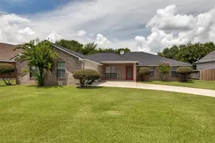 5106 Greenwater Dr, Willis, TX 77318 - Photo 2