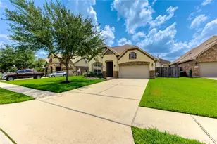 298 Clearwood Dr, League City, TX 77573 - Photo 2