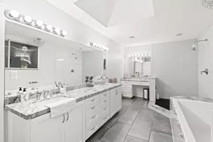 758 W 42nd St, Houston, TX 77018 - Photo 16