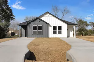 106 Runnels St, Willis, TX 77378 - Photo 2