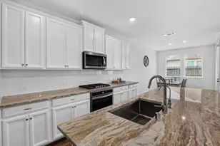 2740 Hidden Hollow Ln, Conroe, TX 77385 - Photo 18