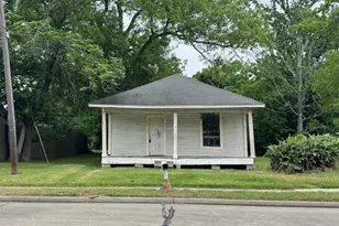 2392 Delaware St, Beaumont, TX 77703 - Photo 2