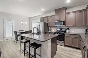 765 Rosewood Ln, Angleton, TX 77515 - Photo 4