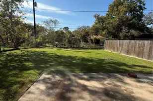 406 Gardenia St, Lake Jackson, TX 77566 - Photo 14