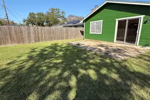 406 Gardenia St, Lake Jackson, TX 77566 - Photo 14