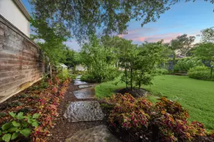 4921 Holly St, Bellaire, TX 77401 - Photo 36