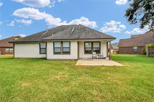 210 Madison Ave, Clute, TX 77531 - Photo 24