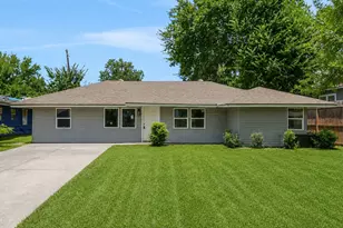 5823 Lyndhurst Dr, Houston, TX 77033 - Photo 2