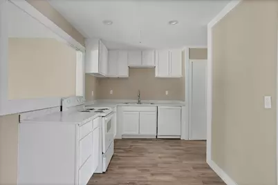 5823 Lyndhurst Drive, Houston, TX 77033 - Photo 8
