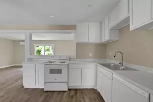 5823 Lyndhurst Dr, Houston, TX 77033 - Photo 6