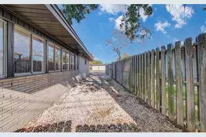 7918 Bayside Drive, Beach City, TX 77523 - Photo 36