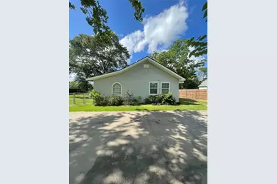 1006 South Street, El Campo, TX 77437 - Photo 2