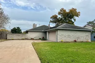 1708 Crestwood Ct, Texas City, TX 77591 - Photo 1