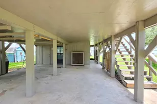 2182 W Bayshore Dr, Palacios, TX 77465 - Photo 4