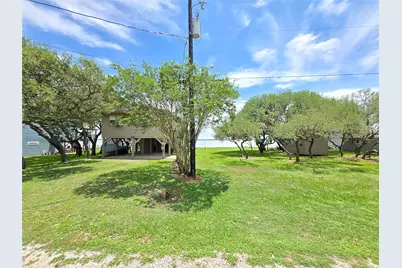 2182 W Bayshore Drive, Palacios, TX 77465 - Photo 2
