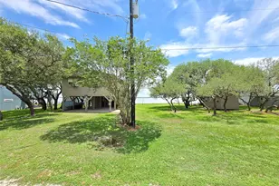 2182 W Bayshore Dr, Palacios, TX 77465 - Photo 2