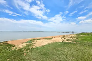 2182 W Bayshore Dr, Palacios, TX 77465 - Photo 42