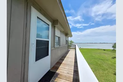 2182 W Bayshore Drive, Palacios, TX 77465 - Photo 8