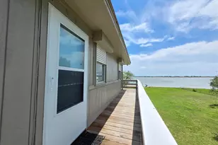 2182 W Bayshore Dr, Palacios, TX 77465 - Photo 8