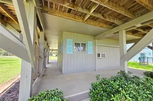 2182 W Bayshore Dr, Palacios, TX 77465 - Photo 36