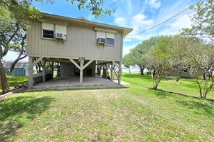 2182 W Bayshore Dr, Palacios, TX 77465 - Photo 2