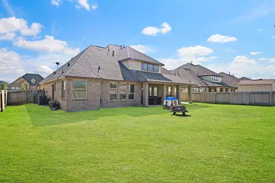 11723 Oakwood Drive, Mont Belvieu, TX 77535 - Photo 40