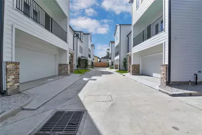 207 Edgewood Street #B, Houston, TX 77011 - Photo 2