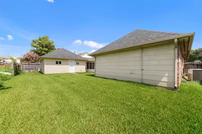 7919 Quail Meadow Drive, Houston, TX 77071 - Photo 24