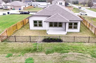 201 Bryan Wy, Angleton, TX 77515 - Photo 16