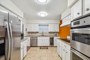 910 Coachlight Dr, Houston, TX 77077 - Photo 8