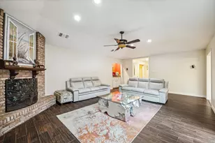 910 Coachlight Dr, Houston, TX 77077 - Photo 6