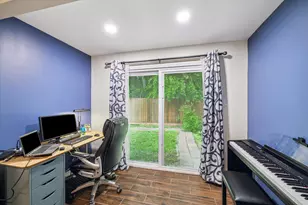 910 Coachlight Dr, Houston, TX 77077 - Photo 16