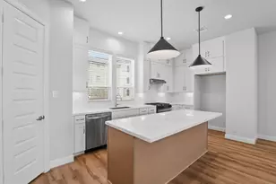 2706 Grand Fountains Dr, Houston, TX 77054 - Photo 2