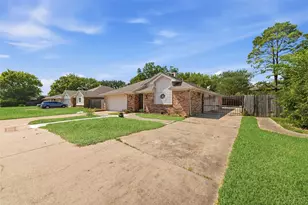 1410 Lexington Blvd, Missouri City, TX 77489 - Photo 2