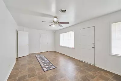 203 Paul Knox Street, Huntsville, TX 77320 - Photo 4