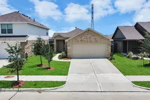 9206 Burnet Flds Dr, Baytown, TX 77521 - Photo 2