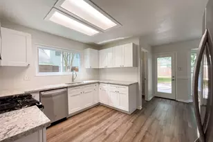 14 Elk Crossing Dr, The Woodlands, TX 77381 - Photo 2