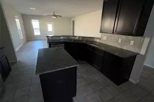 3010 Royal Albatross Dr, Texas City, TX 77590 - Photo 2