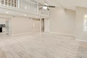 2302 Brook View Ln, Sugar Land, TX 77479 - Photo 6