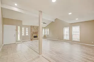 2302 Brook View Ln, Sugar Land, TX 77479 - Photo 4