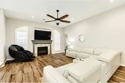 294 Timbercreek Drive, Lake Jackson, TX 77566 - Photo 10