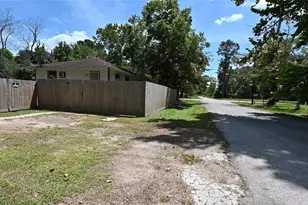 701 Clay St, Cleveland, TX 77327 - Photo 12
