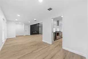 9607 Kemp Forest Dr, Houston, TX 77080 - Photo 8