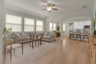 8406 Hunters Cliff Dr, Baytown, TX 77521 - Photo 4